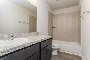 8810 Lar-Ree Oaks Circle, Houston, TX 77028 - Photo 11