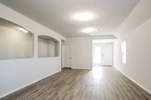 8810 Lar-Ree Oaks Circle, Houston, TX 77028 - Photo 5