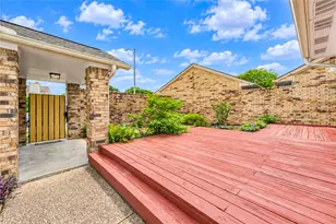 1719 Sullins Way, Houston, TX 77058 - Photo 3