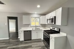 8646 Whitecastle Ln, Houston, TX 77088 - Photo 9