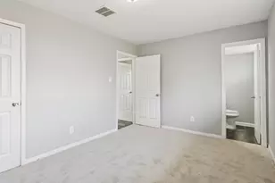 8646 Whitecastle Ln, Houston, TX 77088 - Photo 15