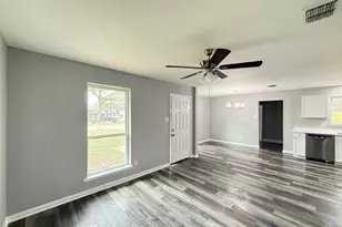 8646 Whitecastle Ln, Houston, TX 77088 - Photo 5