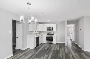 8646 Whitecastle Ln, Houston, TX 77088 - Photo 7