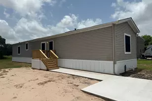821 Austin St, Clute, TX 77531 - Photo 1