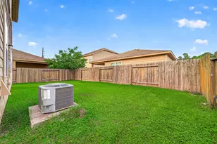 10538 Pine Landing Dr, Houston, TX 77088 - Photo 3