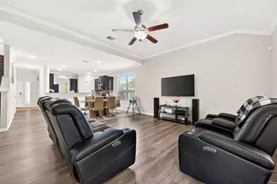 8 Landscape Ct, Conroe, TX 77301 - Photo 11