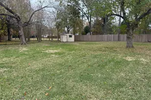 18303 Anne Dr, Webster, TX 77058 - Photo 23