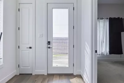 334 Eastwood Street, Houston, TX 77011 - Photo 9