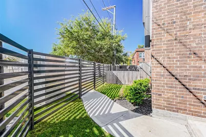 334 Eastwood Street, Houston, TX 77011 - Photo 3
