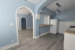 725 Broadway Ave, Galveston, TX 77550 - Photo 3