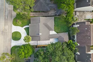 2402 Chimney Rock Rd, Houston, TX 77056 - Photo 35