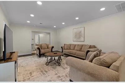 2402 Chimney Rock Road, Houston, TX 77056 - Photo 9