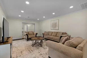 2402 Chimney Rock Rd, Houston, TX 77056 - Photo 9