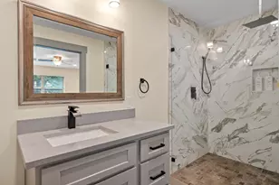 2402 Chimney Rock Rd, Houston, TX 77056 - Photo 17