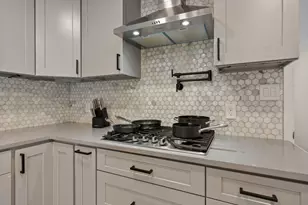 2402 Chimney Rock Rd, Houston, TX 77056 - Photo 7