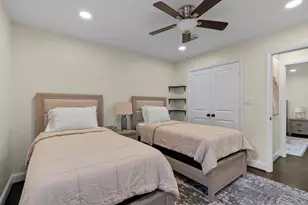 2402 Chimney Rock Rd, Houston, TX 77056 - Photo 25