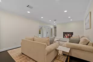 2402 Chimney Rock Rd, Houston, TX 77056 - Photo 21