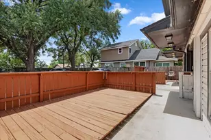 215 Caplin St, Houston, TX 77022 - Photo 19