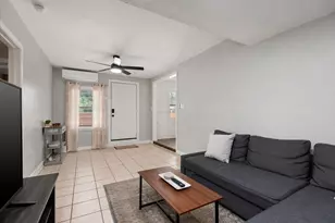 215 Caplin St, Houston, TX 77022 - Photo 9
