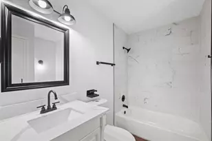 215 Caplin St, Houston, TX 77022 - Photo 21