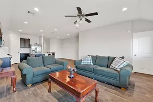 831 Petunia Falls Ln, Rosharon, TX 77583 - Photo 5