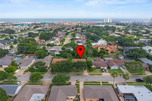 7009 Youpon Dr, Galveston, TX 77551 - Photo 3
