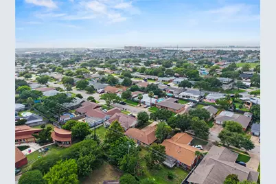 7009 Youpon Drive, Galveston, TX 77551 - Photo 47