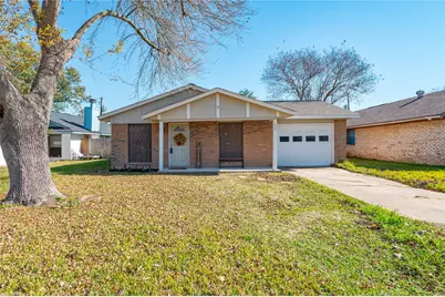 622 N 13th Street, La Porte, TX 77571 - Photo 1