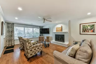 1510 Saxony Ln, Houston, TX 77058 - Photo 5