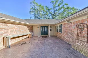 1510 Saxony Ln, Houston, TX 77058 - Photo 3