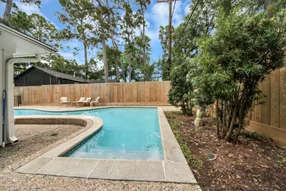 10115 Holly Springs Drive, Houston, TX 77042 - Photo 13