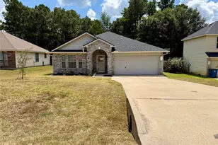 5496 N Buffalo Cir, Willis, TX 77378 - Photo 1