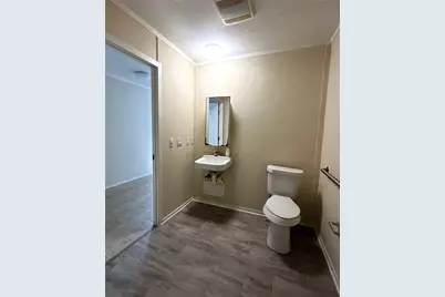 108C S 7th Street S #C, Highlands, TX 77562 - Photo 7