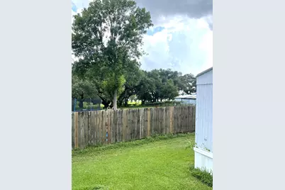 108C S 7th Street S #C, Highlands, TX 77562 - Photo 9