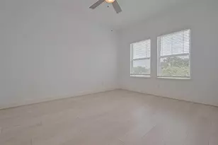 8913 Grovner Pl, Houston, TX 77055 - Photo 35