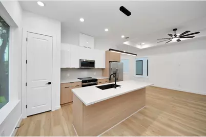 7117 Eastwood St, Houston, TX 77021 - Photo 9