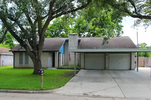 1704 Redwood Cir, Alvin, TX 77511 - Photo 1