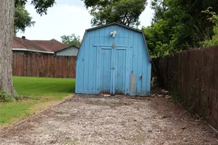 1704 Redwood Cir, Alvin, TX 77511 - Photo 31