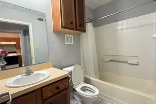 304 Dell Ct, Houston, TX 77009 - Photo 9