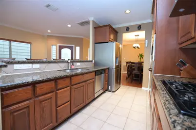 1375 Ella Place, Houston, TX 77008 - Photo 9
