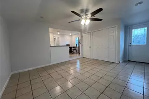 711 N Grimes St, Giddings, TX 78942 - Photo 3