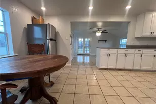 711 N Grimes St, Giddings, TX 78942 - Photo 7