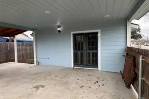 711 N Grimes St, Giddings, TX 78942 - Photo 17