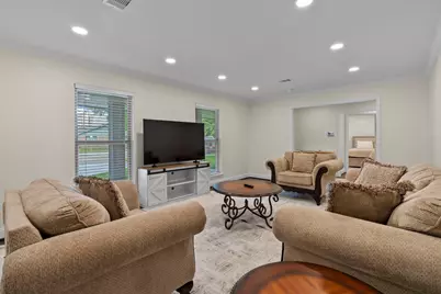2402 Chimney Rock Road, Houston, TX 77056 - Photo 9