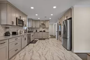 2402 Chimney Rock Rd, Houston, TX 77056 - Photo 7