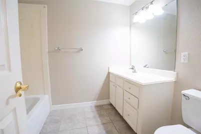 205 W Bronco Bend, Angleton, TX 77515 - Photo 23