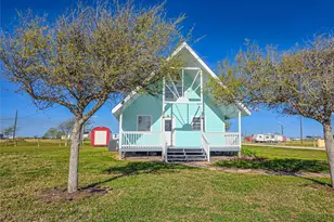 376 Haddock Dr, Palacios, TX 77465 - Photo 3