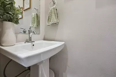 615 W 24th Street, Houston, TX 77008 - Photo 9