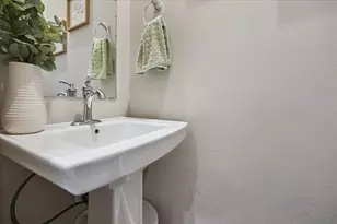 615 W 24th St, Houston, TX 77008 - Photo 9