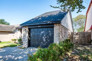 911 Briarcreek Dr, Baytown, TX 77521 - Photo 23